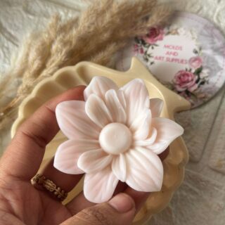 pretty daisy mold