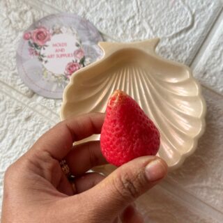 Realistic Strawberry- large pointed mold