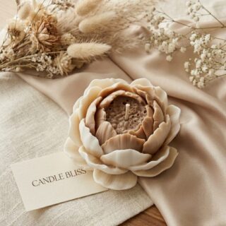 Clossed ruffle peony