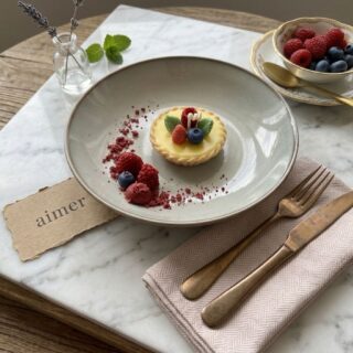 Berry custard tart candle