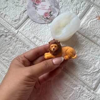 Miniature lion mold