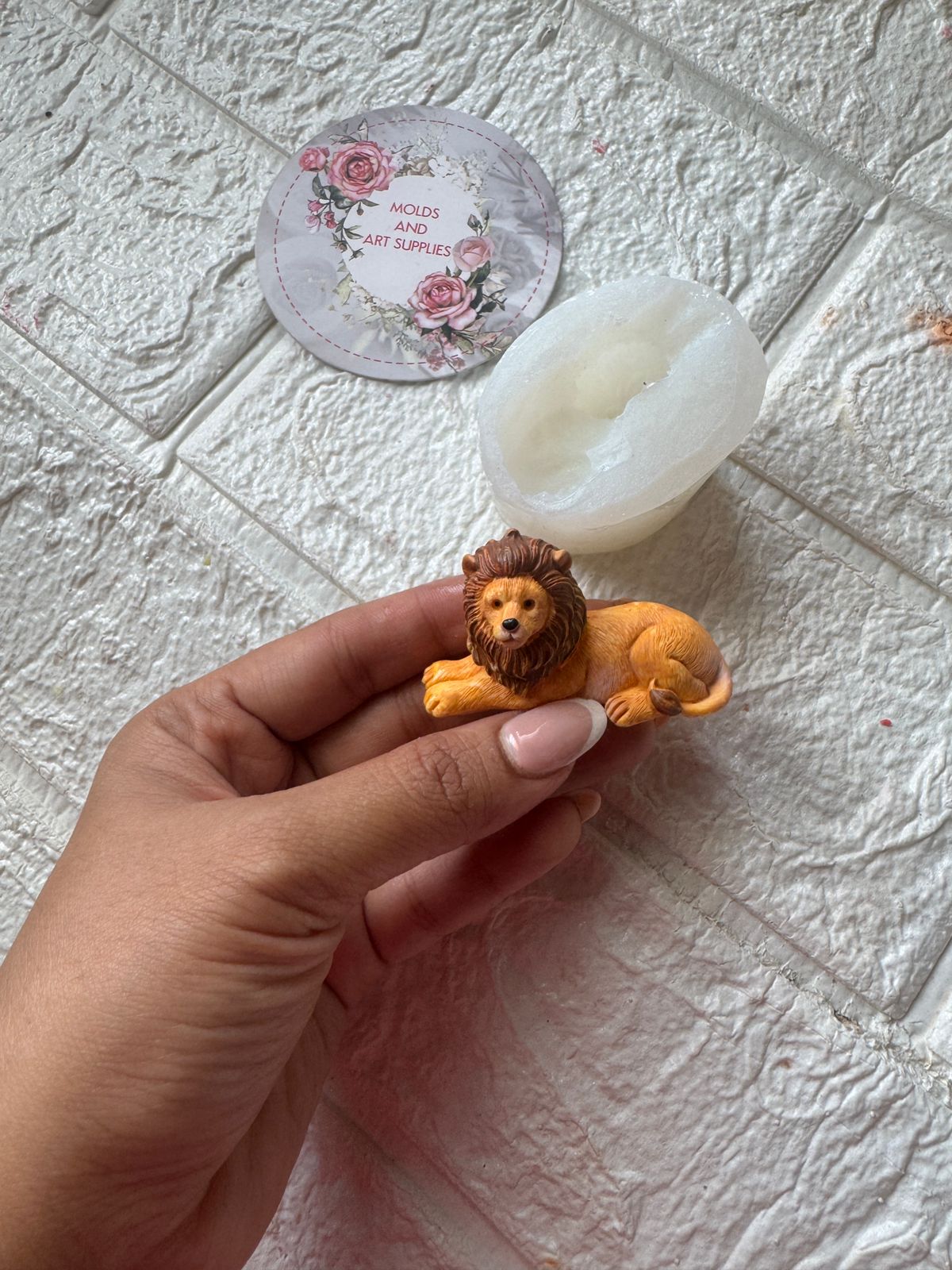 Miniature lion mold
