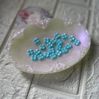 Blue bead - clover style - 50 grms