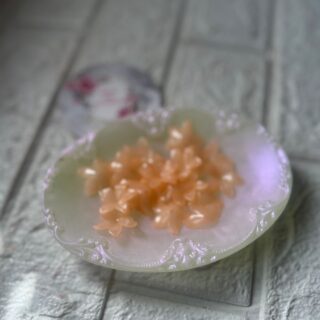 Pretty pastels 5 petal flower - pack of 50 - peach