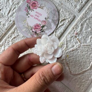 Blooming flower mold