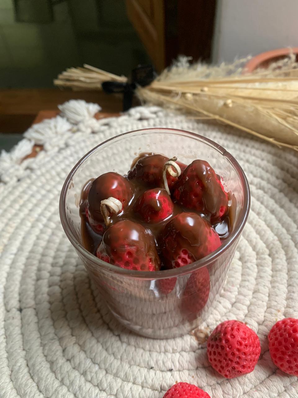Chocolate covered strawberries candle jar - Image 3